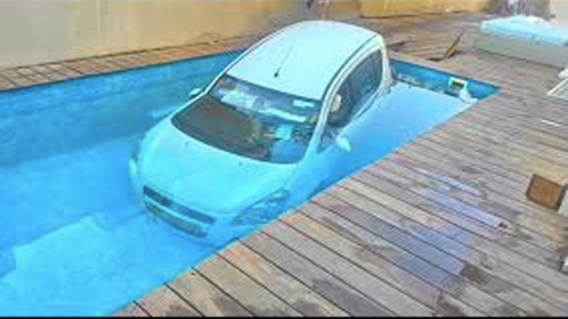 Illustration for article titled Can't Blame This Car For Driving Into The Pool